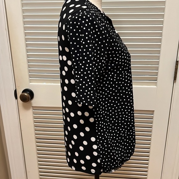 86. Tahari Blouse in Multi-Media Print Black & White Polka-Dots, Size Small - Picture 12 of 17